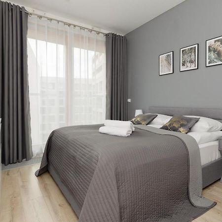 Cozy Apartments With Parking In The 19Th District By Noclegi Renters Varsovia Exterior foto