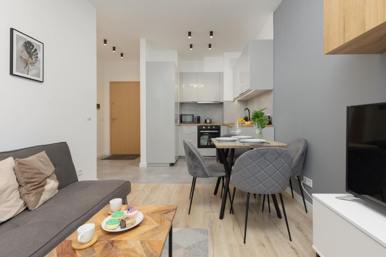Cozy Apartments With Parking In The 19Th District By Noclegi Renters Varsovia Exterior foto