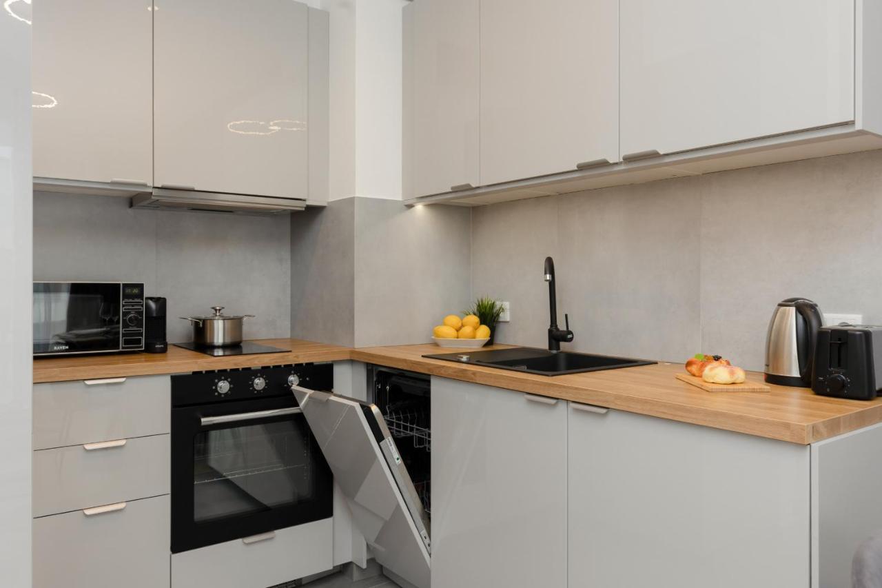 Cozy Apartments With Parking In The 19Th District By Noclegi Renters Varsovia Exterior foto