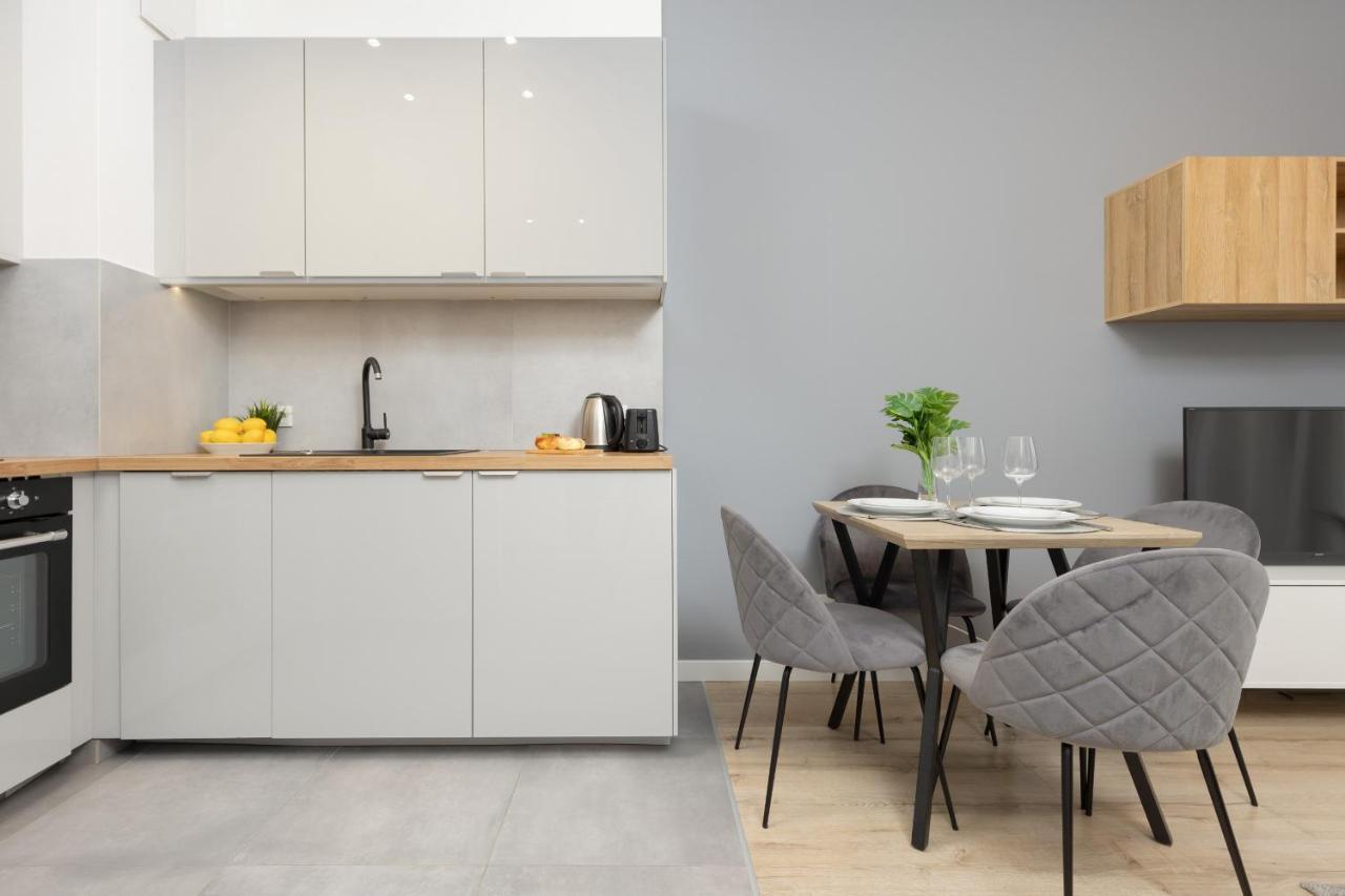 Cozy Apartments With Parking In The 19Th District By Noclegi Renters Varsovia Exterior foto